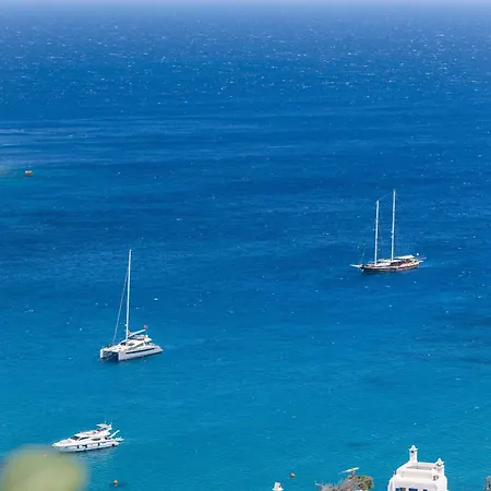 Luxury With Stunning Views Above Kalo Livadi Villa *